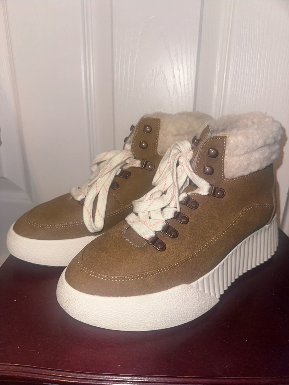 Roxy Women’s Tan Faux-Shearling Platform Hiker Sneakers